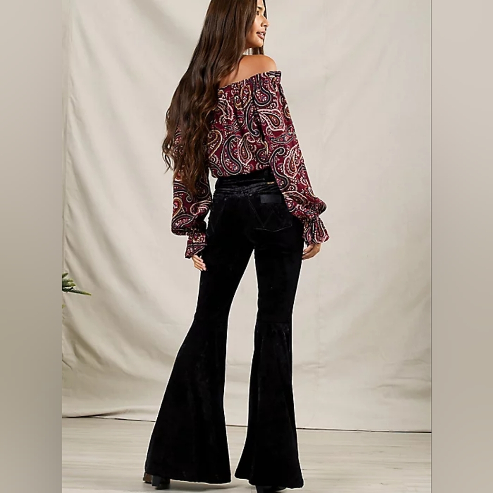 *NWT* "WRANGLER " WOMEN'S VELOUR FLARED HIGH RISE PANTS - BLACK